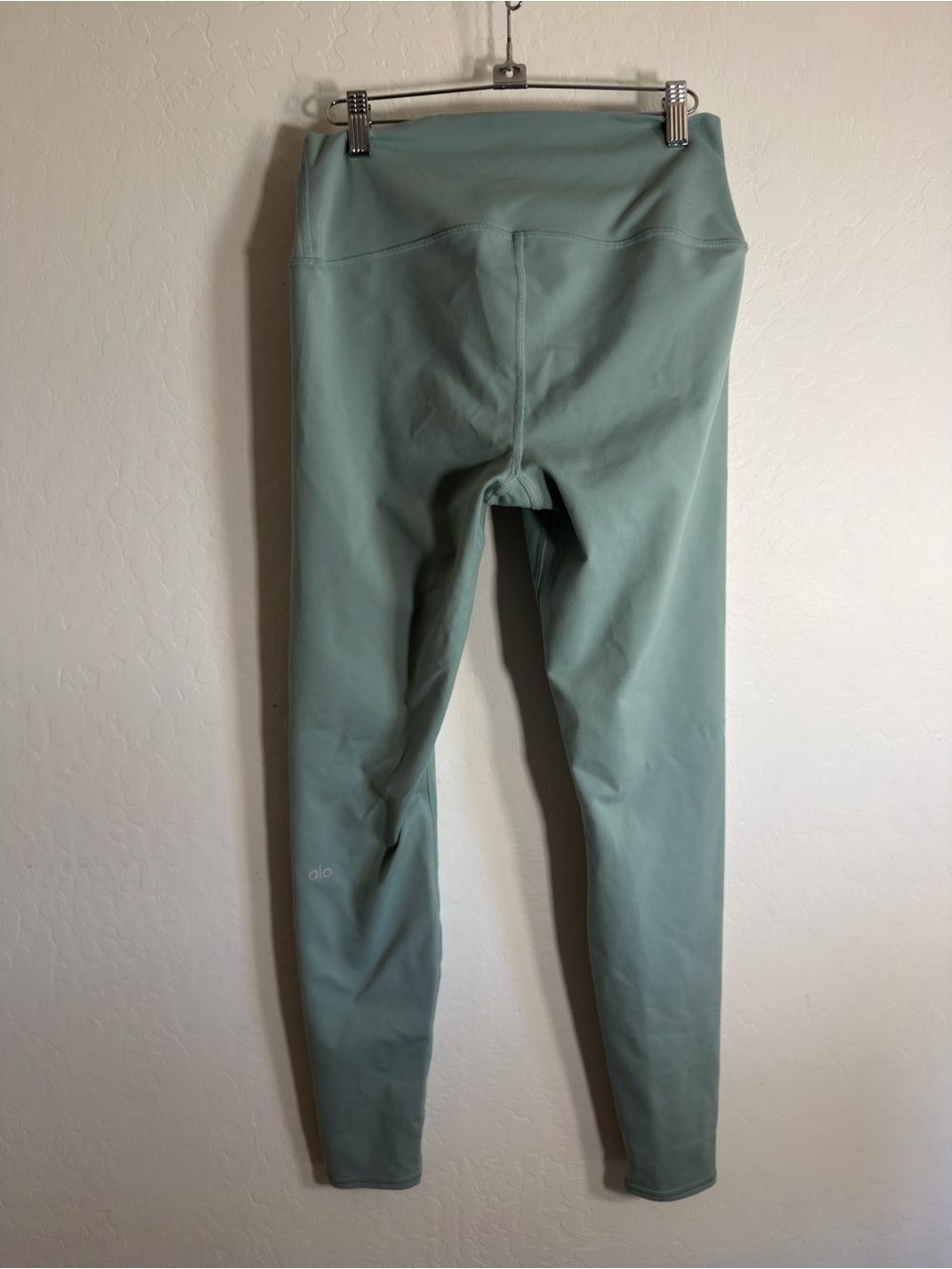 Alo Yoga High-Waist Airbrush Legging in Botanical Green – Size L - Picture 4 of 7